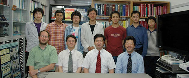 【写真】鳥取大学　松岡広成先生と足立研究室のメンバー