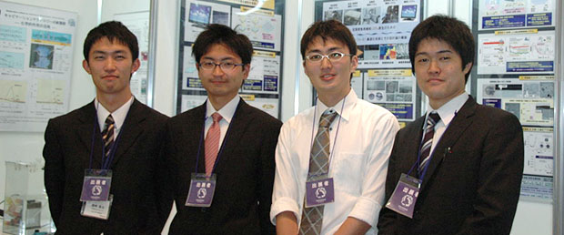 【写真】東北大学イノベーションフェア2010 in 仙台にて研究成果の紹介をしました．(2010/10/18)